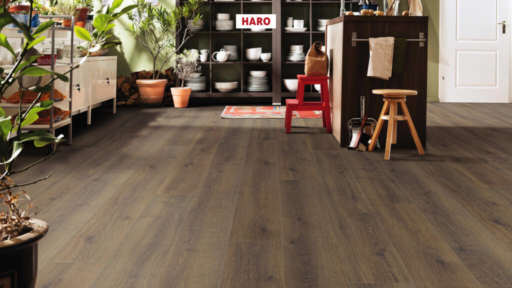538773_haro_laminatboden_gran_via_4v_oak_contura_smoked_authentic_int.jpg